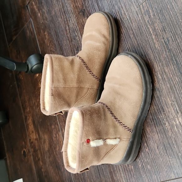 I ❤️ Ugg Girl's Mini Boots ADORABLE! I Heart Ugg!  I love Ugg! ❤️ - Picture 1 of 12
